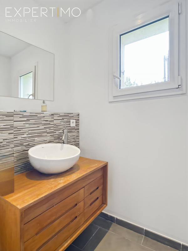 Maison - 220 m² - 8 pièces