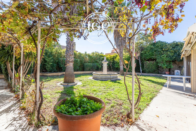 Maison - 240 m² - 6 pièces