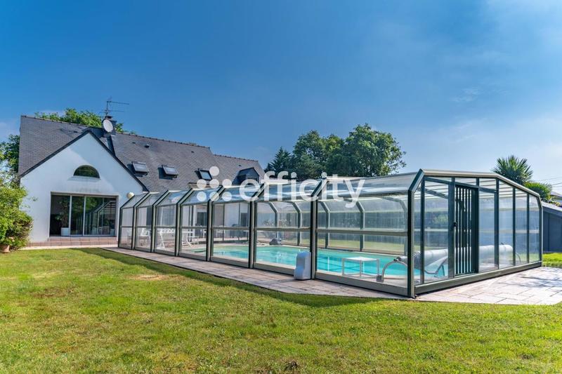 Maison - 232 m² - 11 pièces