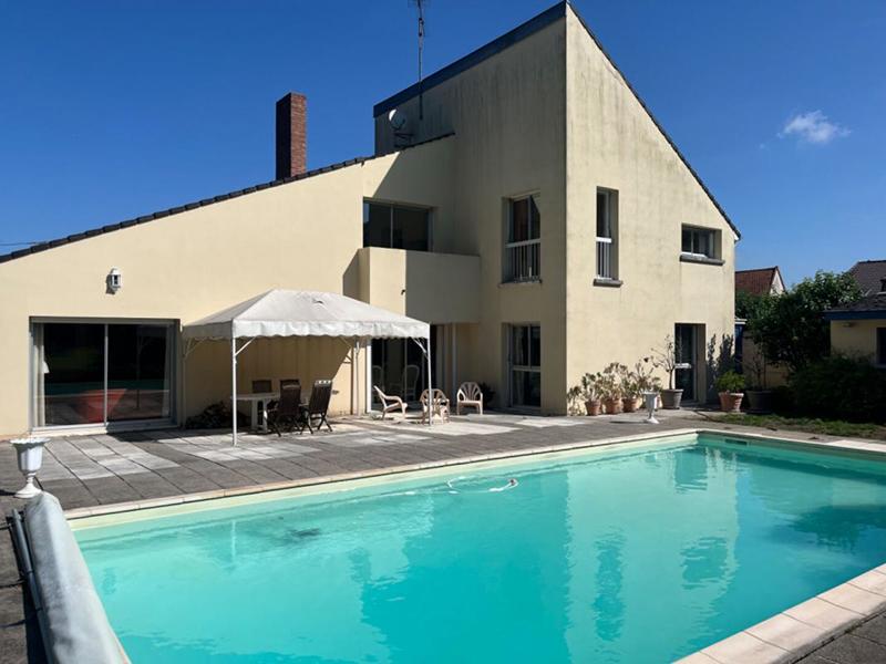 Maison - 359 m² - 11 pièces