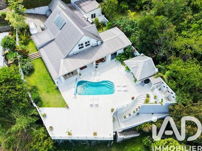 Maison - 235 m² - 7 pièces