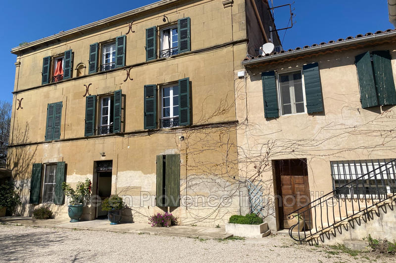 Maison - 460 m² - 12 pièces