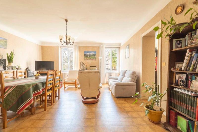 Maison - 396 m² - 9 pièces