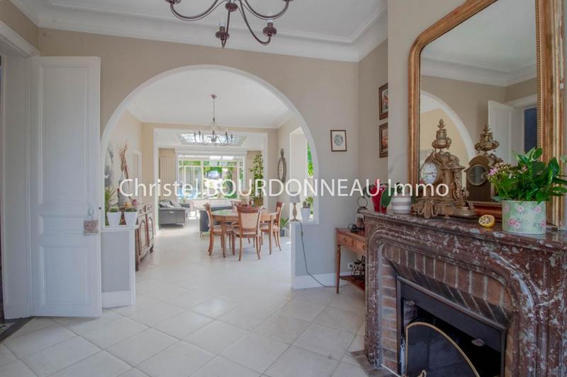 Maison - 201 m² - 9 pièces