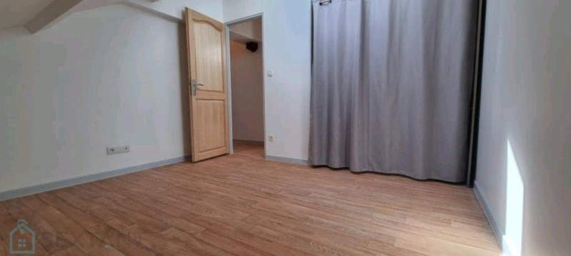 Maison - 213 m² - 9 pièces