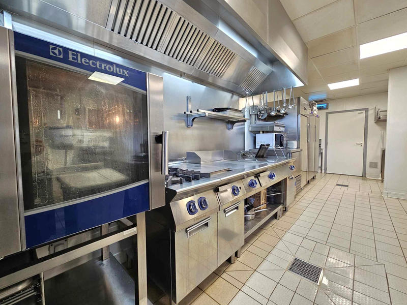 Fonds de commerce - Magasins - 180 m²