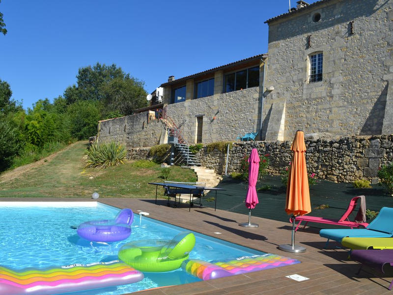 Demeure - 230 m² - 6 pièces