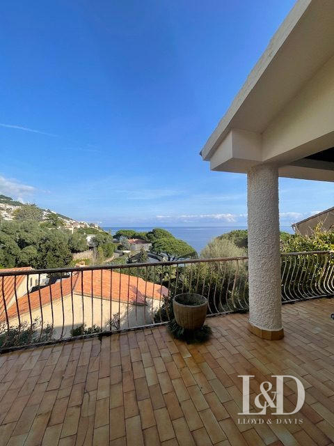 Maison - 185 m² - 7 pièces