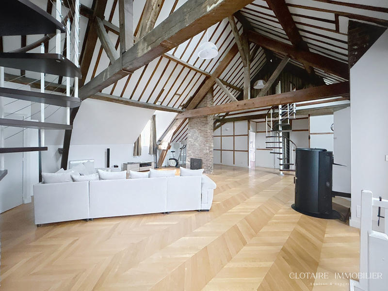 Maison - 600 m² - 12 pièces