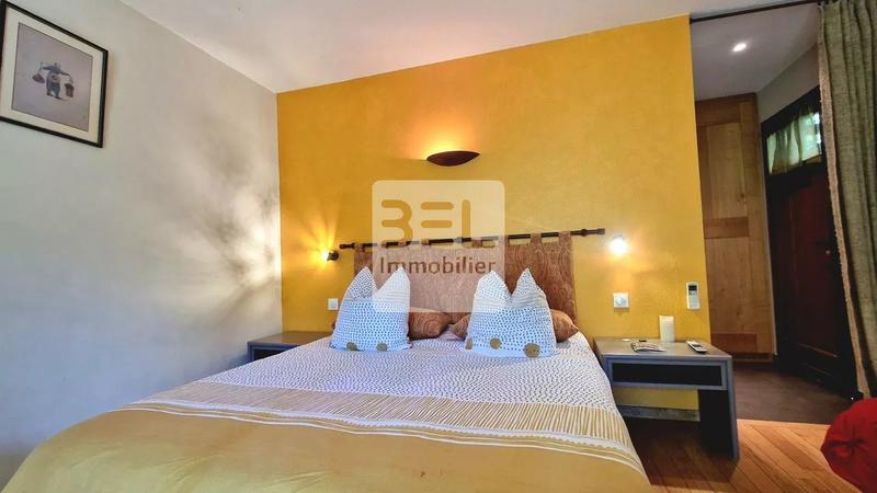 Propriété - 750 m² - 25 pièces