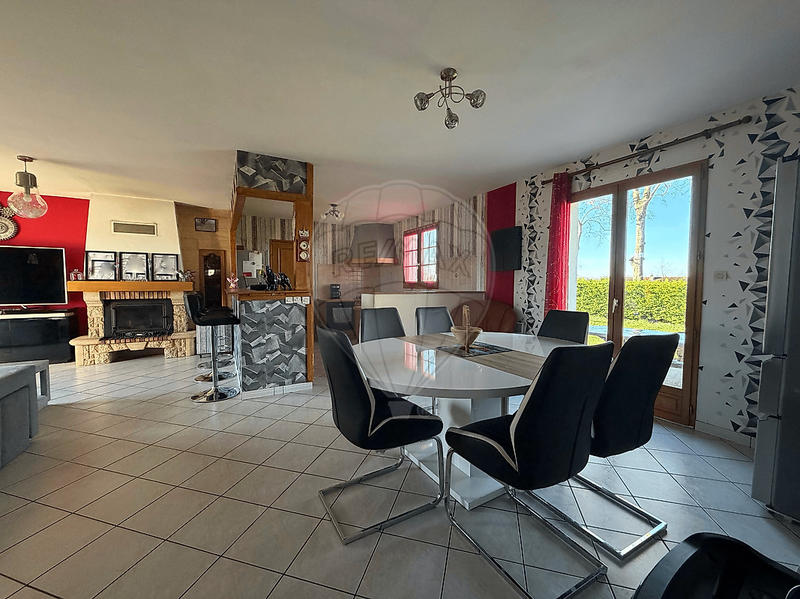 Maison - 93 m² - 5 pièces
