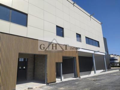 Entrepôt - 3 428 m²