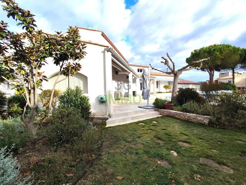 Maison - 238 m² - 8 pièces