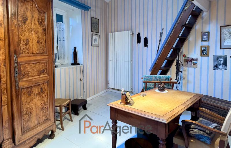 Maison - 241 m² - 8 pièces