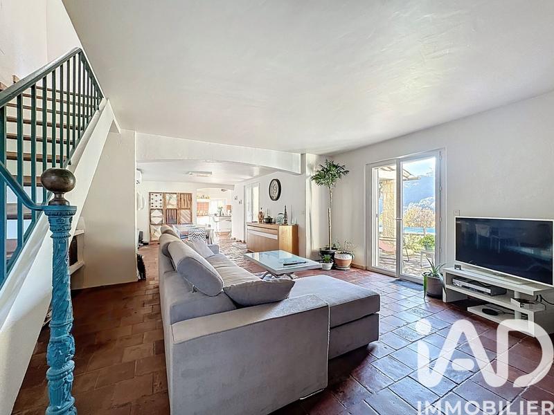 Maison - 204 m² - 7 pièces