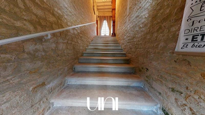 Maison - 341 m² - 10 pièces