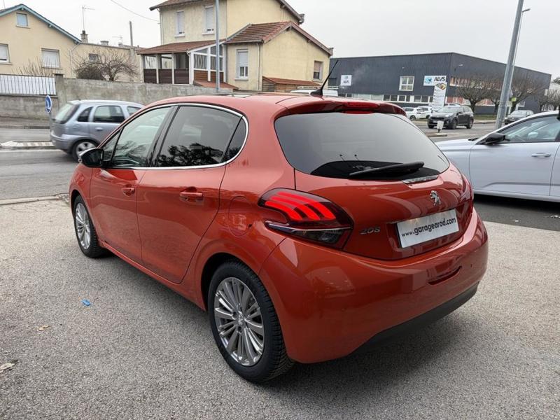 Peugeot 208 Puretech 110 s&amp;S Allure - 4 options incluses
