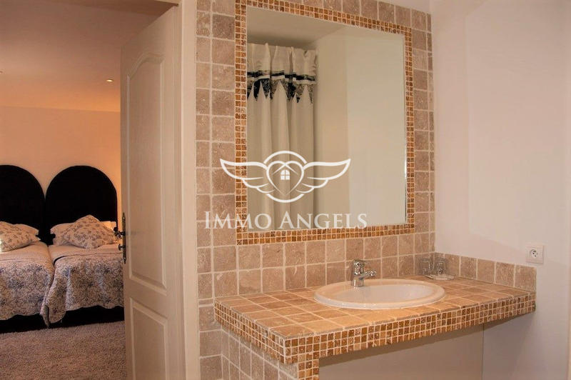 Mas - 896 m² - 29 pièces