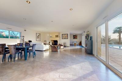 Maison - 296 m² - 7 pièces