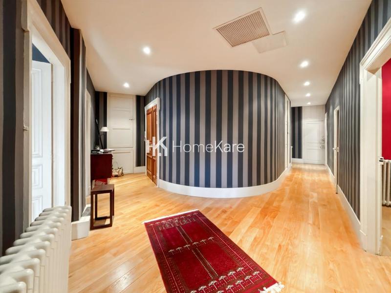 Appartement - 160 m² - 5 pièces