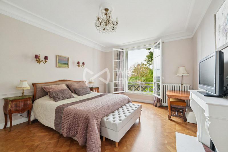 Maison - 266 m² - 10 pièces