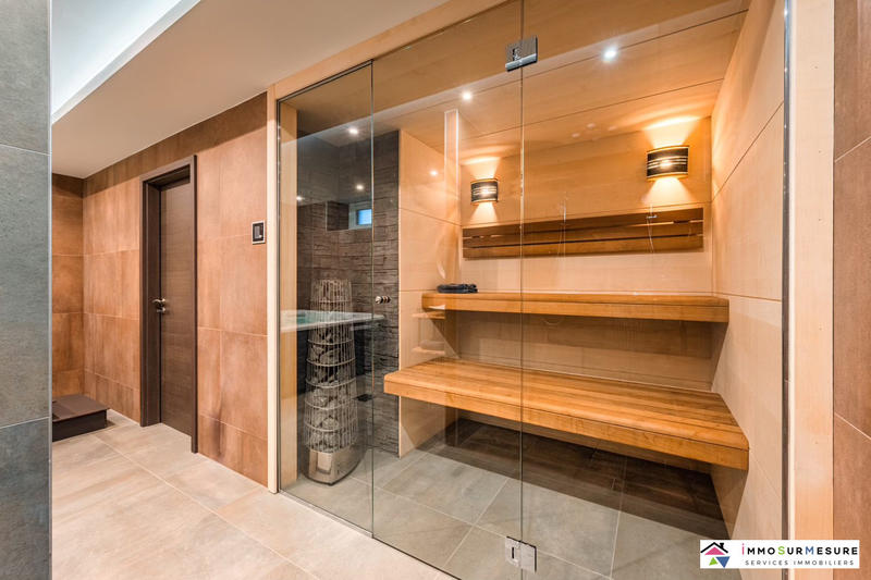 Appartement - 204 m² - 5 pièces