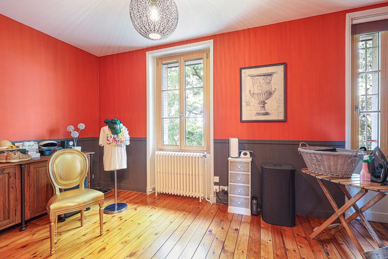 Maison - 360 m² - 12 pièces