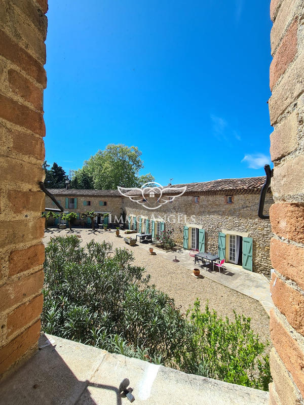 Mas - 896 m² - 29 pièces