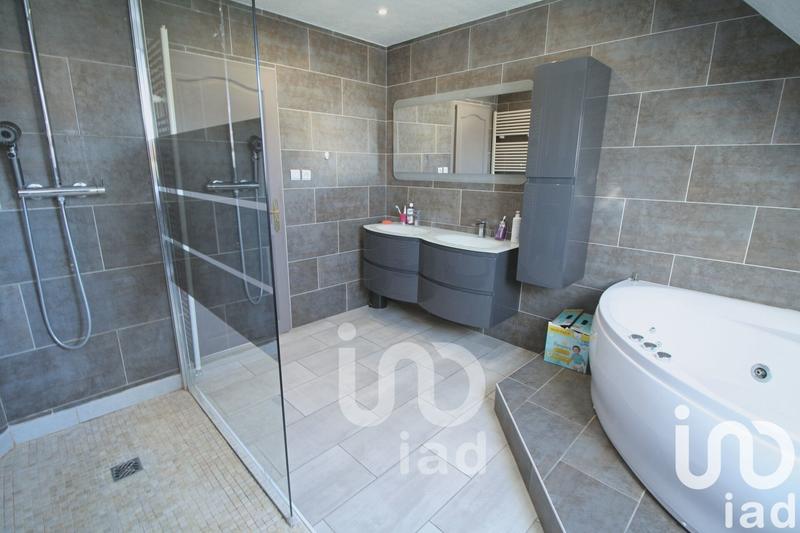 Maison - 230 m² - 5 pièces