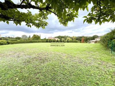 Terrain constructible - 1 200 m²