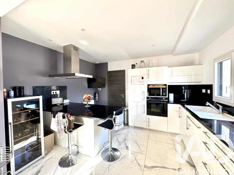 Maison - 122 m² - 6 pièces