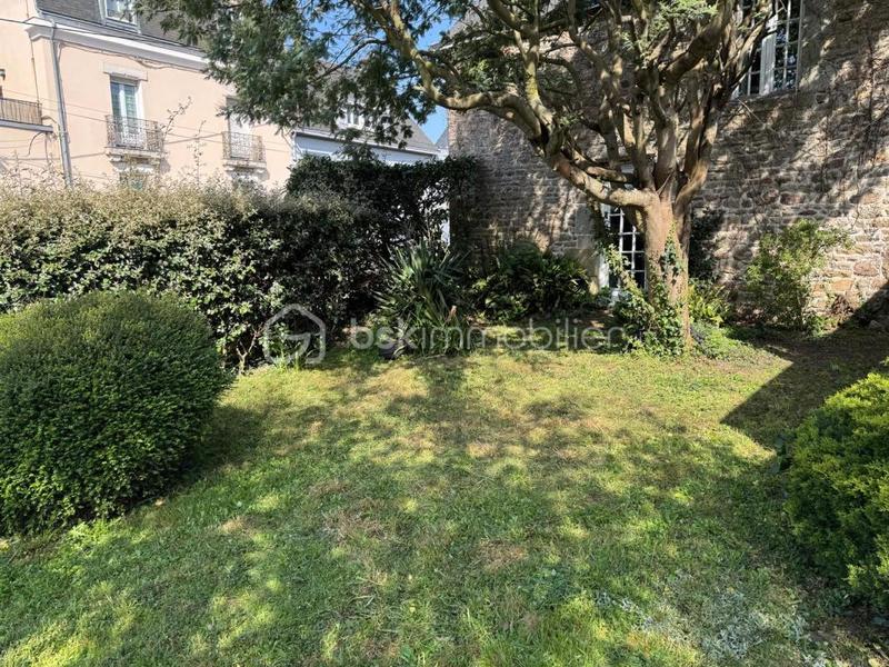 Demeure - 234 m² - 8 pièces