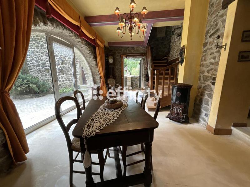 Maison - 195 m² - 10 pièces