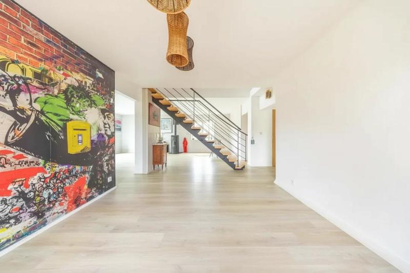 Maison - 250 m² - 8 pièces