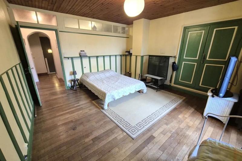 Maison - 312 m² - 12 pièces