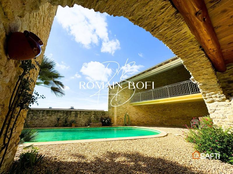 Maison - 283 m² - 12 pièces