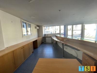 Local d'activités - 200 m² - 4 pièces