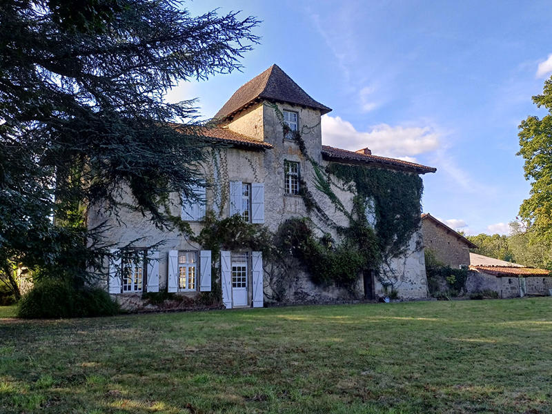 Maison - 378 m² - 13 pièces