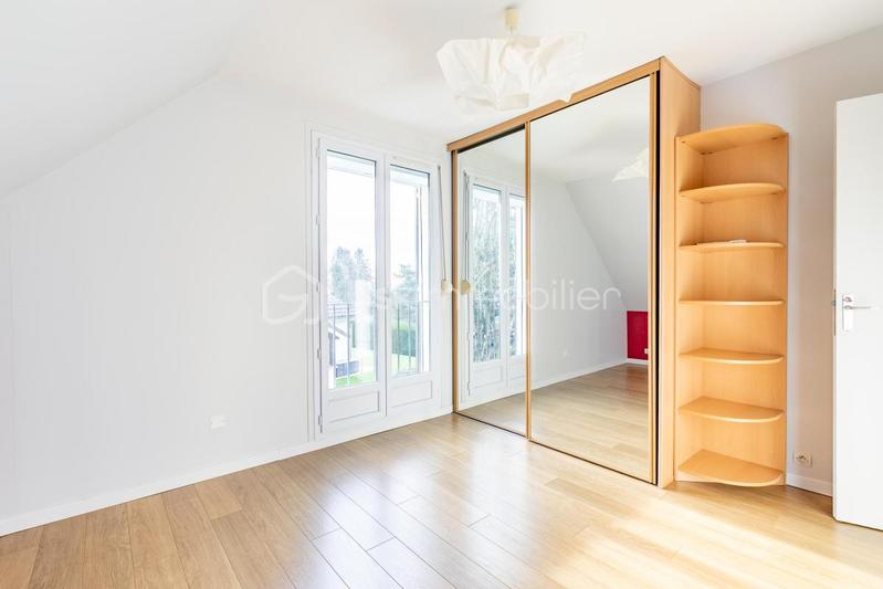 Maison - 243 m² - 8 pièces