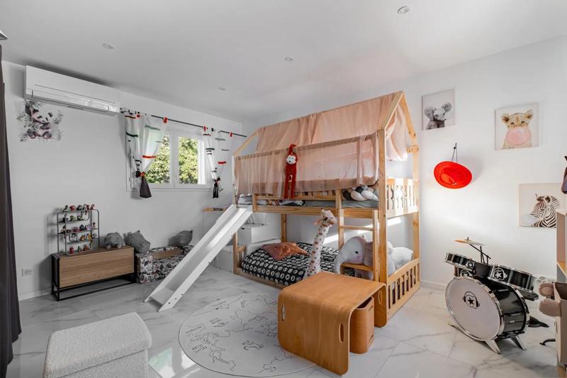 Maison - 187 m² - 10 pièces