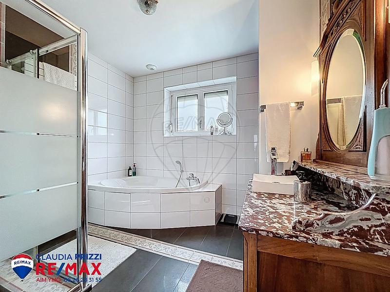 Maison - 180 m² - 6 pièces