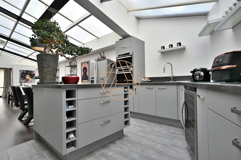 Loft - 202 m² - 8 pièces