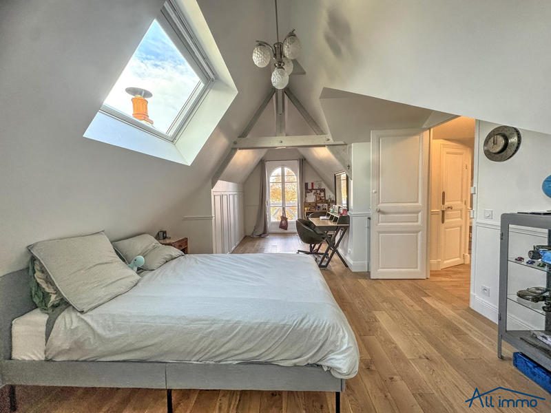 Maison - 280 m² - 7 pièces