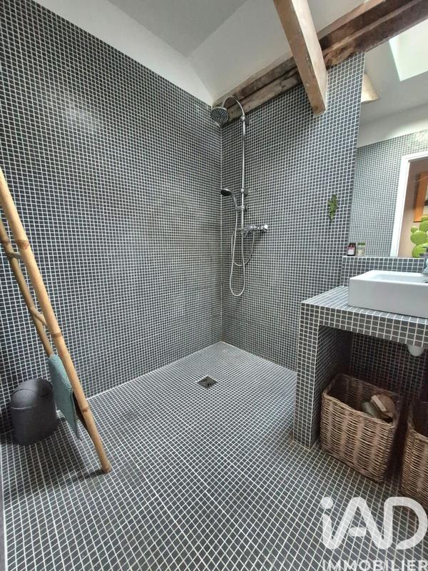 Maison - 370 m² - 5 pièces