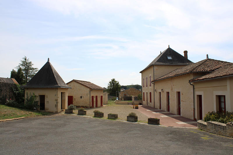 Maison - 289 m² - 9 pièces