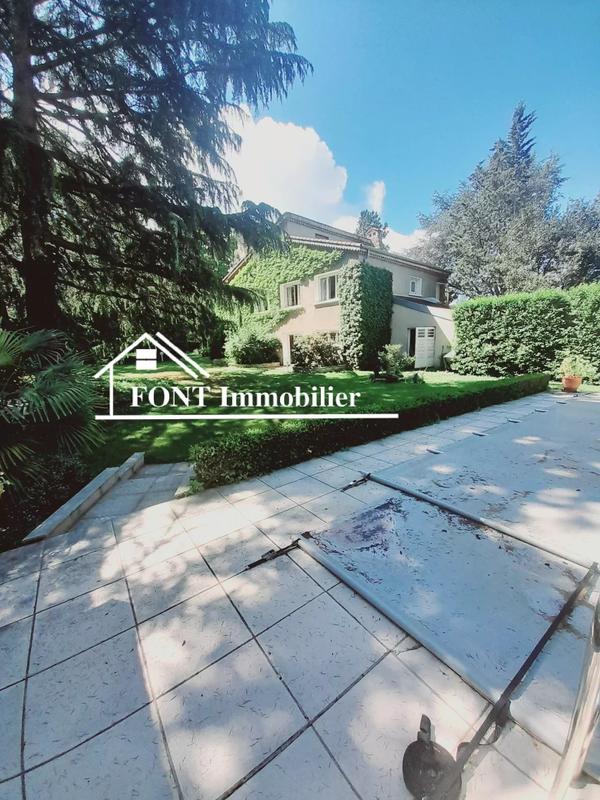 Maison - 208 m² - 8 pièces