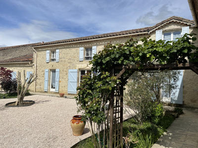 Maison - 414 m² - 15 pièces