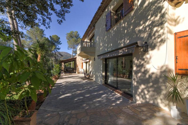 Propriété - 659 m² - 8 pièces