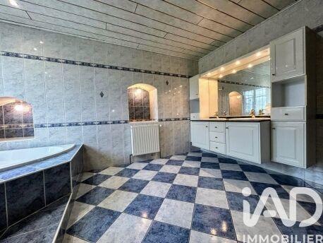 Maison - 237 m² - 6 pièces