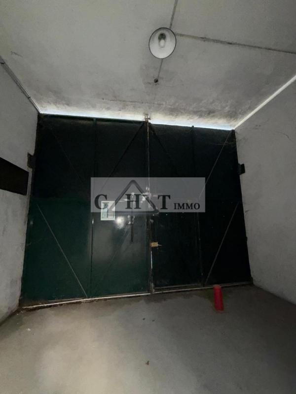 Entrepôt - 1 300 m²